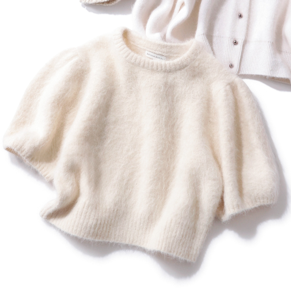 半袖ニット派も白ならカジュアルすぎず上品