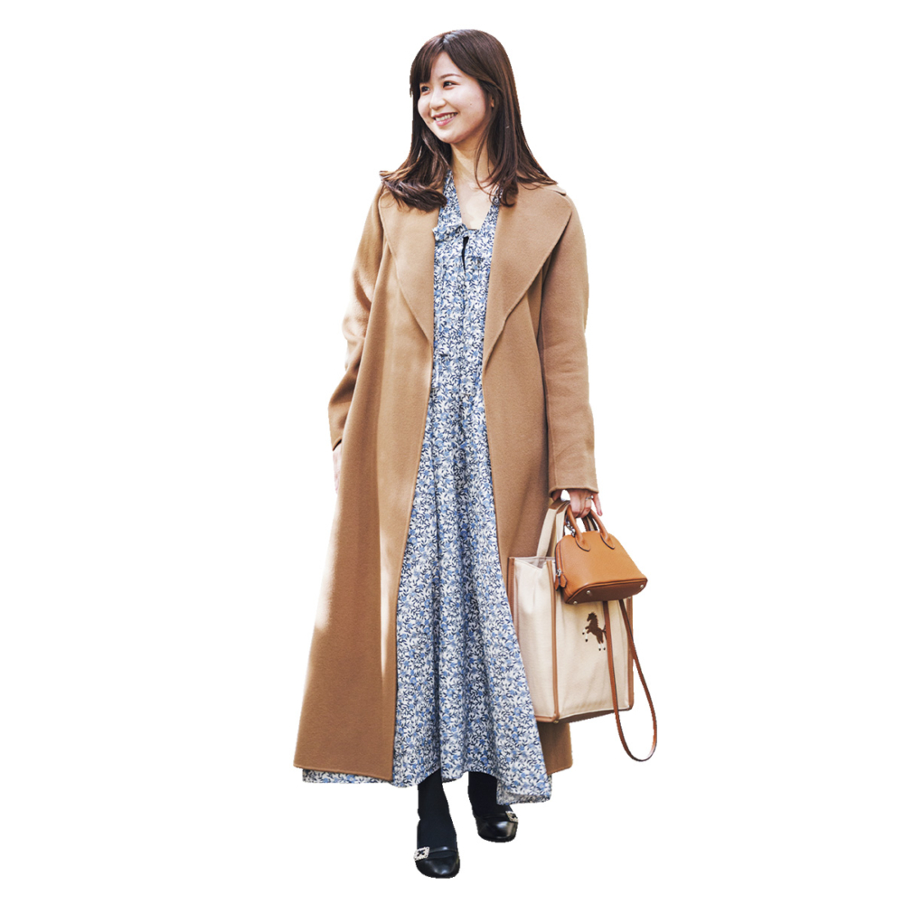 上品な空間に合わせて一枚で映える小花柄のワンピースを主役にコーディネート