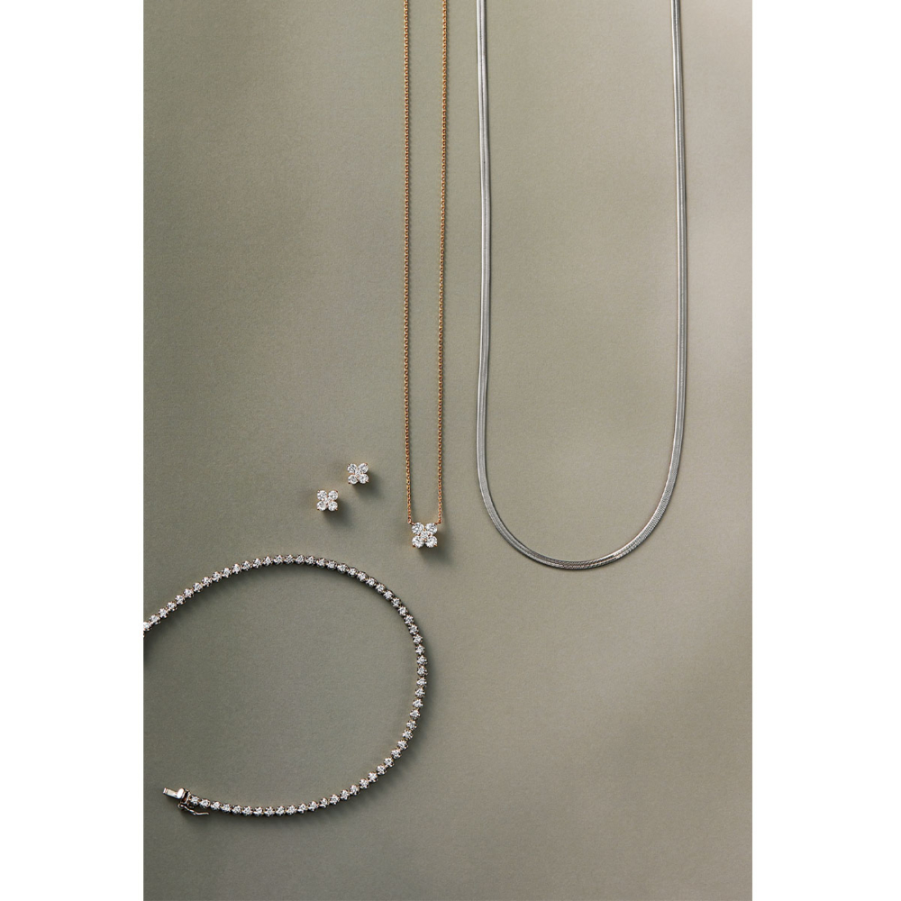 スタージュエリーのネックレスと4℃のピアスとネックレスとKAJITAのテニスブレスレット