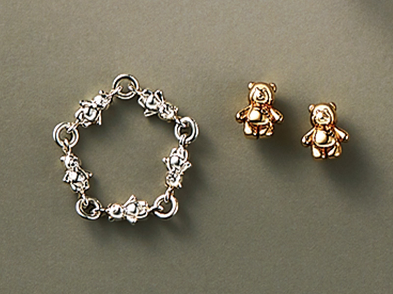 LOROのくまちゃんモチーフのリングとピアス
