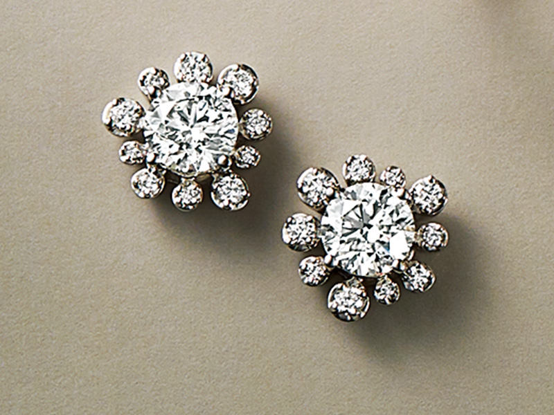 スワロフスキー・クリエイテッド・ダイヤモンズの大粒ダイヤのピアス