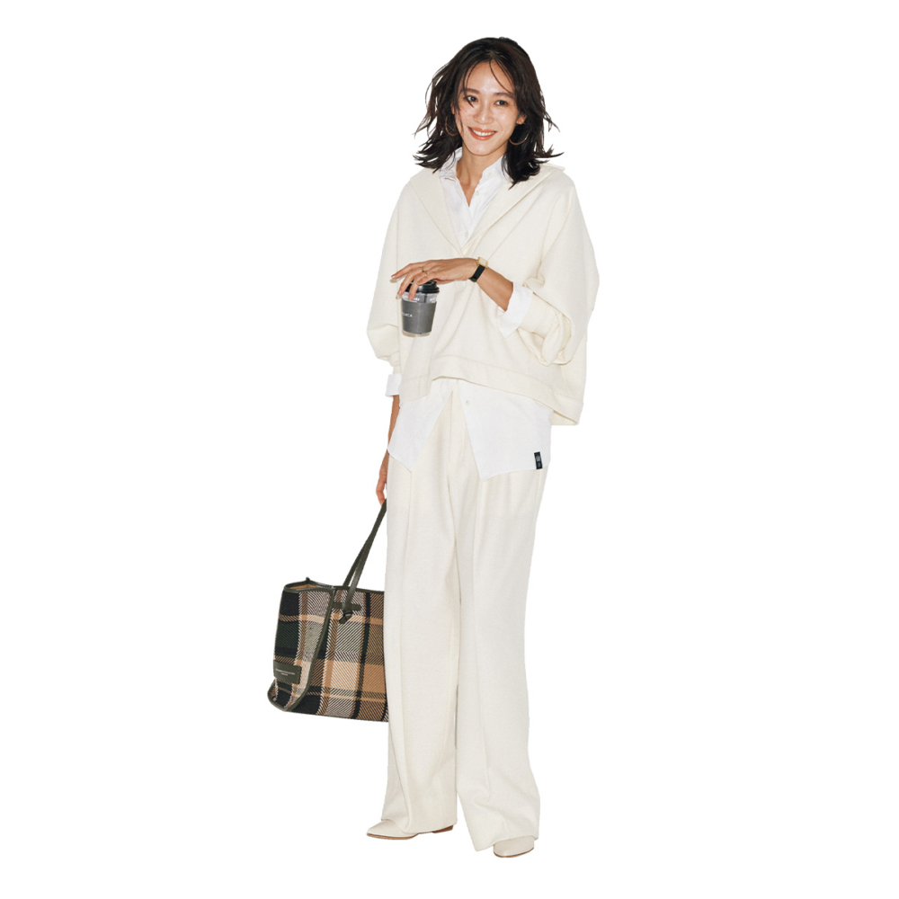 カオスのウール素材のホワイトのセットアップコーデ