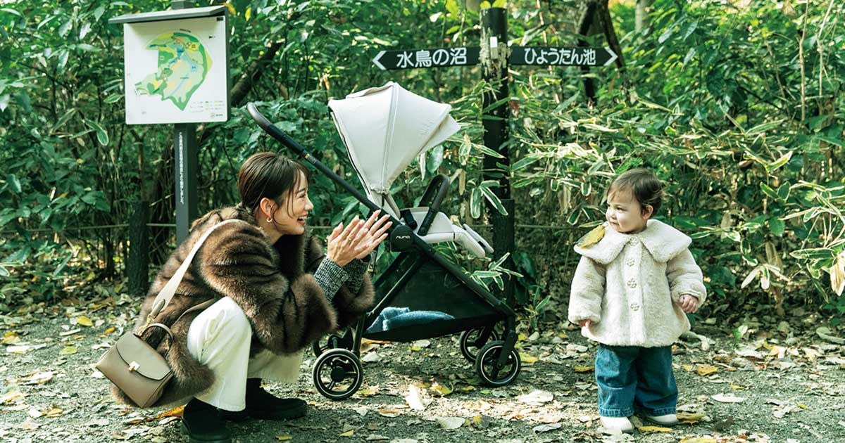 国立科学博物館附属自然教育園で遊ぶ夏菜さんと子ども