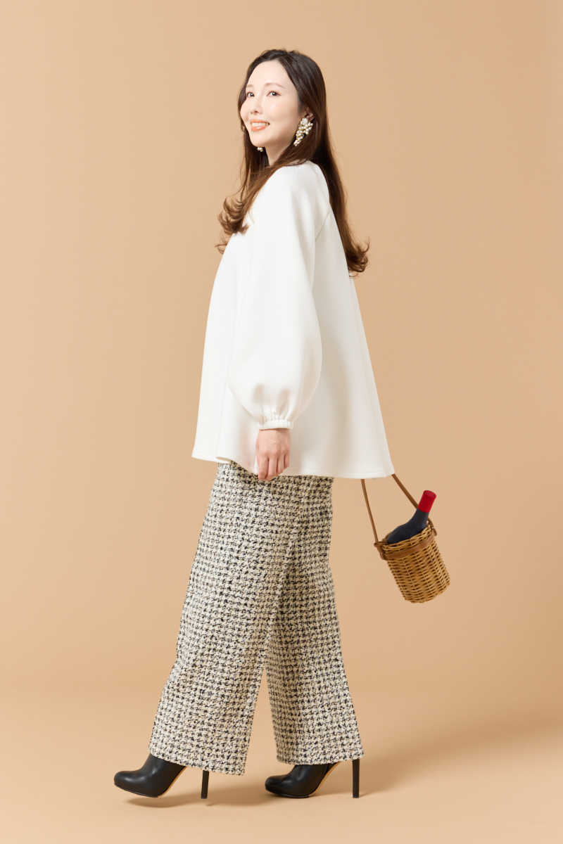 クラウドチームVERY佐藤恵久美の[THREE SQUARE]ショルダータックプルオーバーコーデ