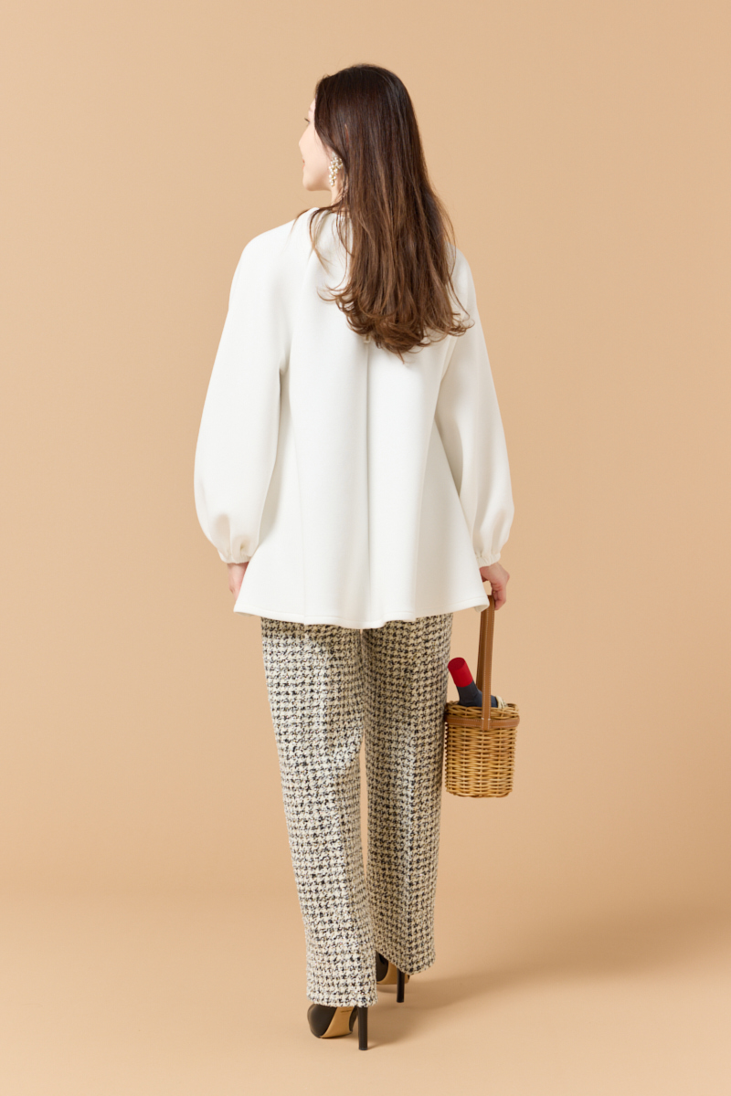 クラウドチームVERY佐藤恵久美の[THREE SQUARE]ショルダータックプルオーバーコーデ