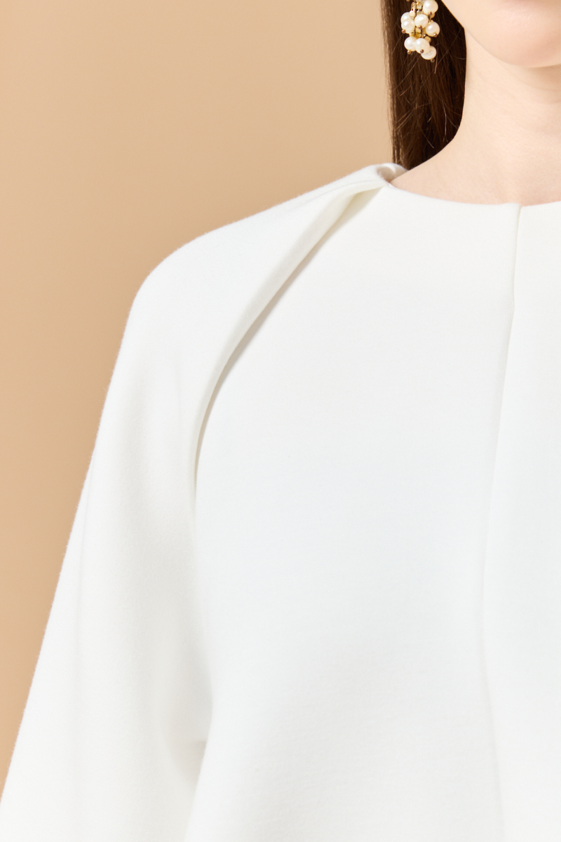 クラウドチームVERY佐藤恵久美の[THREE SQUARE]ショルダータックプルオーバーコーデ