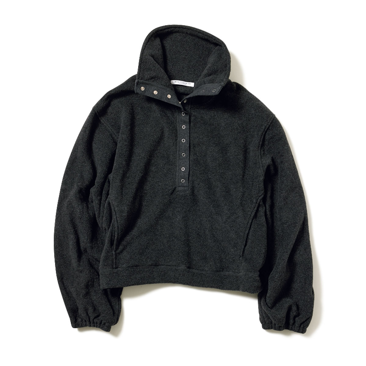 ビューティ＆ユースの黒フリースプルオーバー