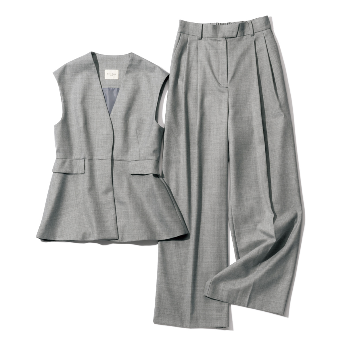 デミルクスビームスのジレとパンツのセットアップ