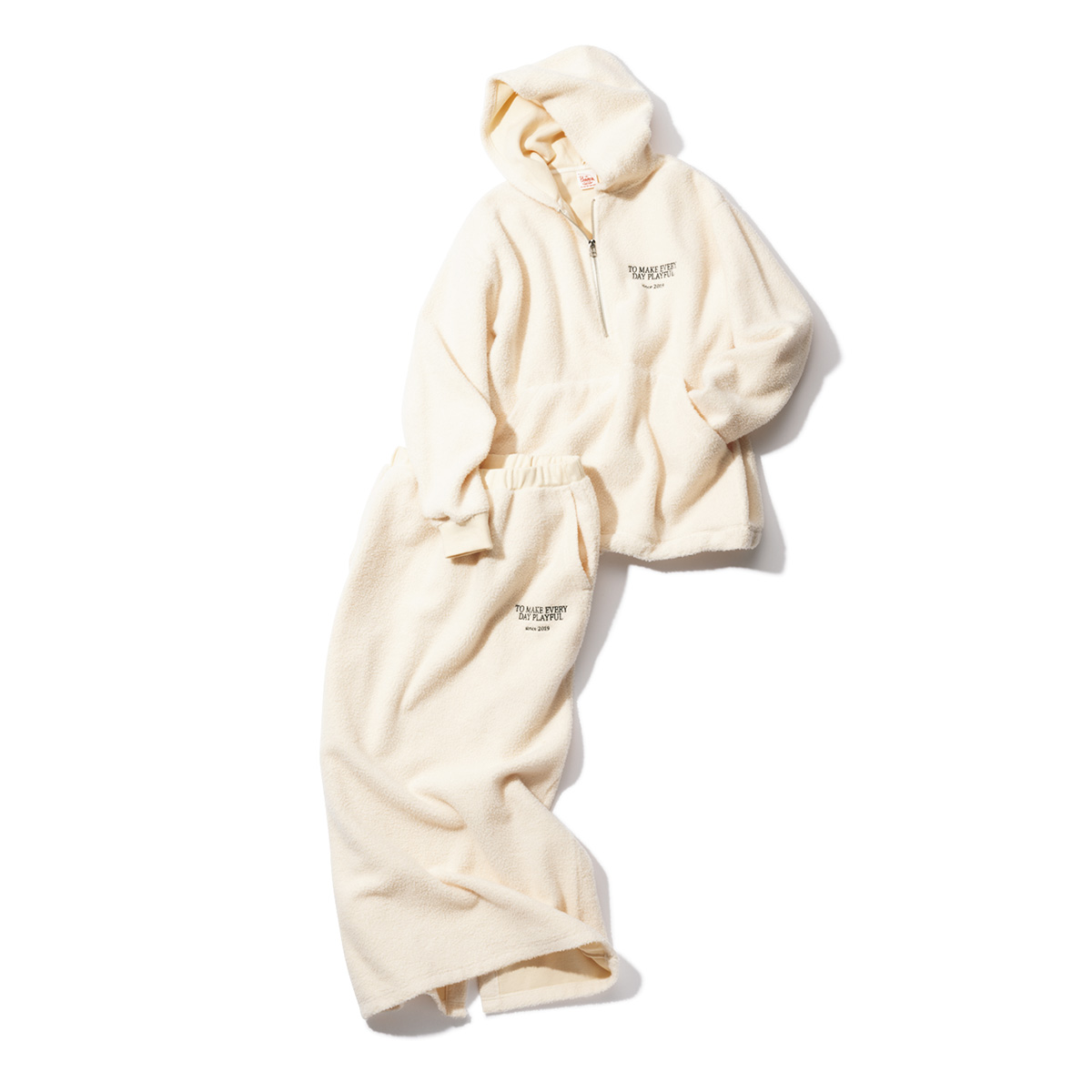 ハチイチブランカのふわもこ素材のスカートとプルオーバーのセットアップ