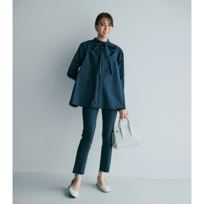 母業の【黒紺オシャレ】にAラインブラウスのセットアップが優秀！