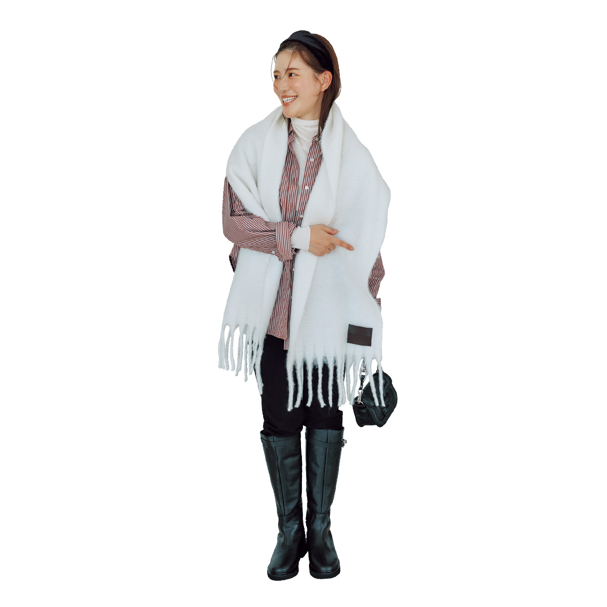 シアータートルにオーバーサイズのシャツを合わせたお出かけコーデ