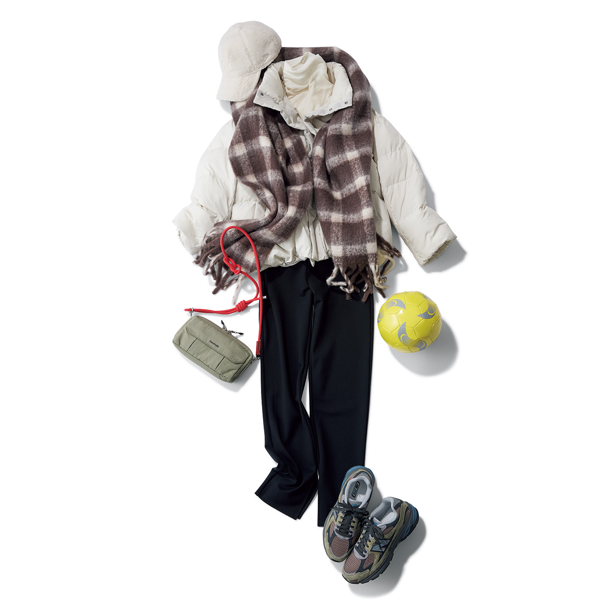 シアータートルにダウンジャケットを合わせた今どき公園カジュアル