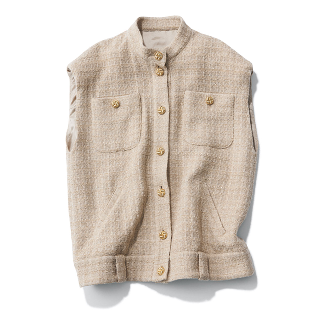 シーニュのベージュ系ツイードに金ボタンがついたジレ
