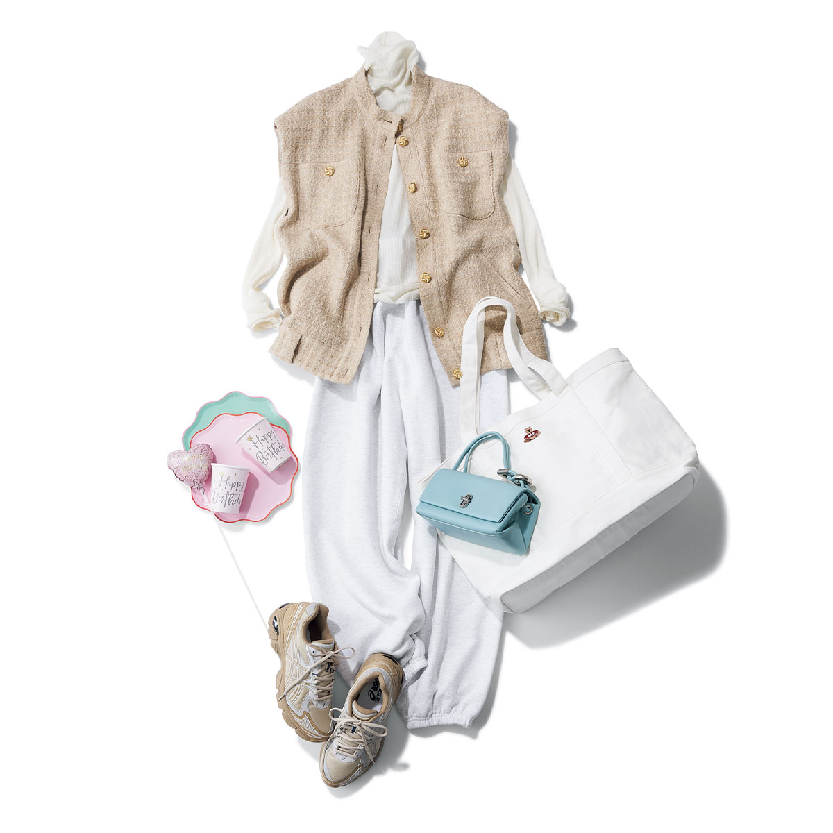 ハイネックカットソーにツイードジレを重ねてスウェットパンツとスニーカーを合わせた買い出しコーデ