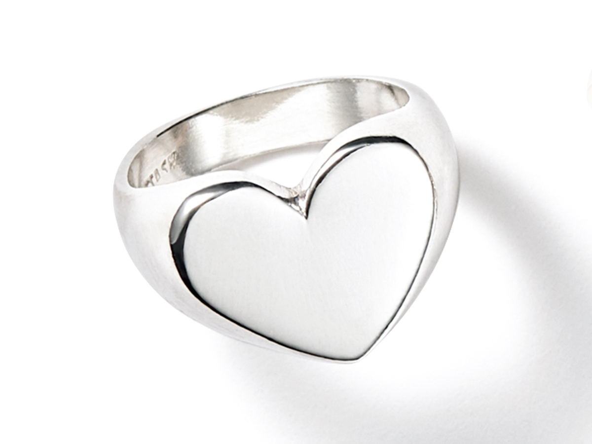 スタッシュのハートモチーフのピンキーリング