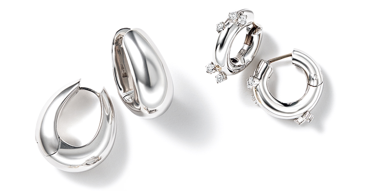 トムウッドのフープピアスとマユのキュービックジルコニア付きのフープピアス