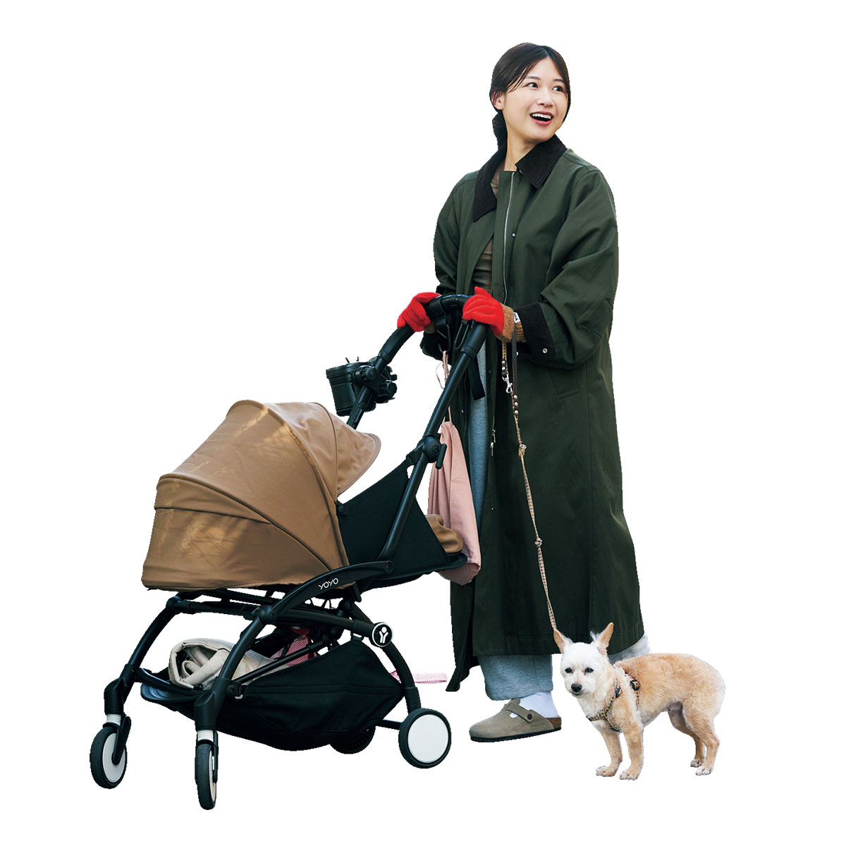 VERYライターの木村幼奈さんとモコが散歩する様子