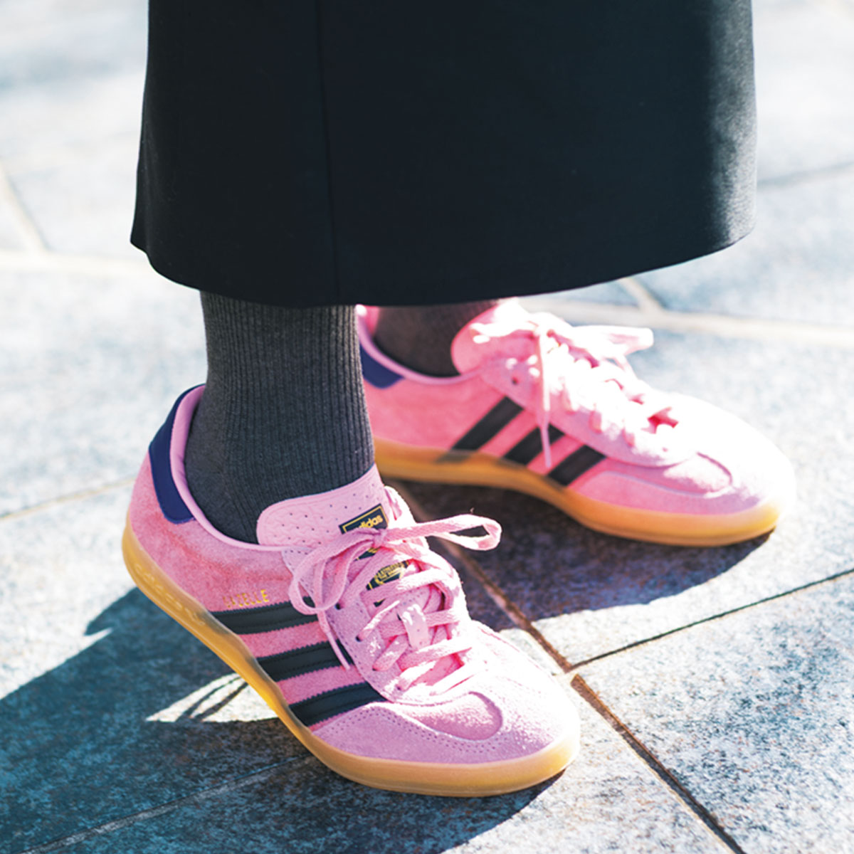 アディダスのピンクスニーカー
