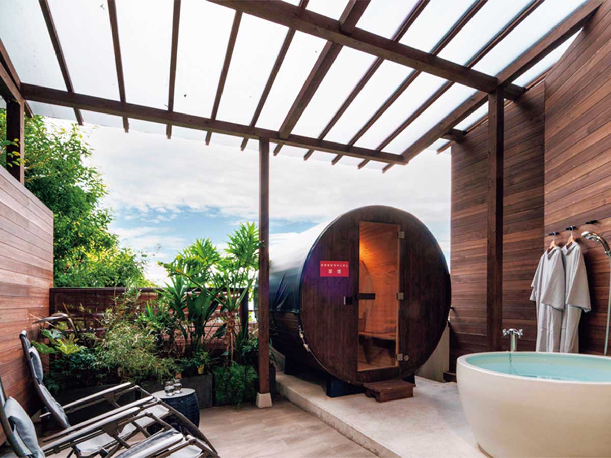 ソラトニワ 熱海伊豆山のスイートルームにはサウナと露天風呂付き