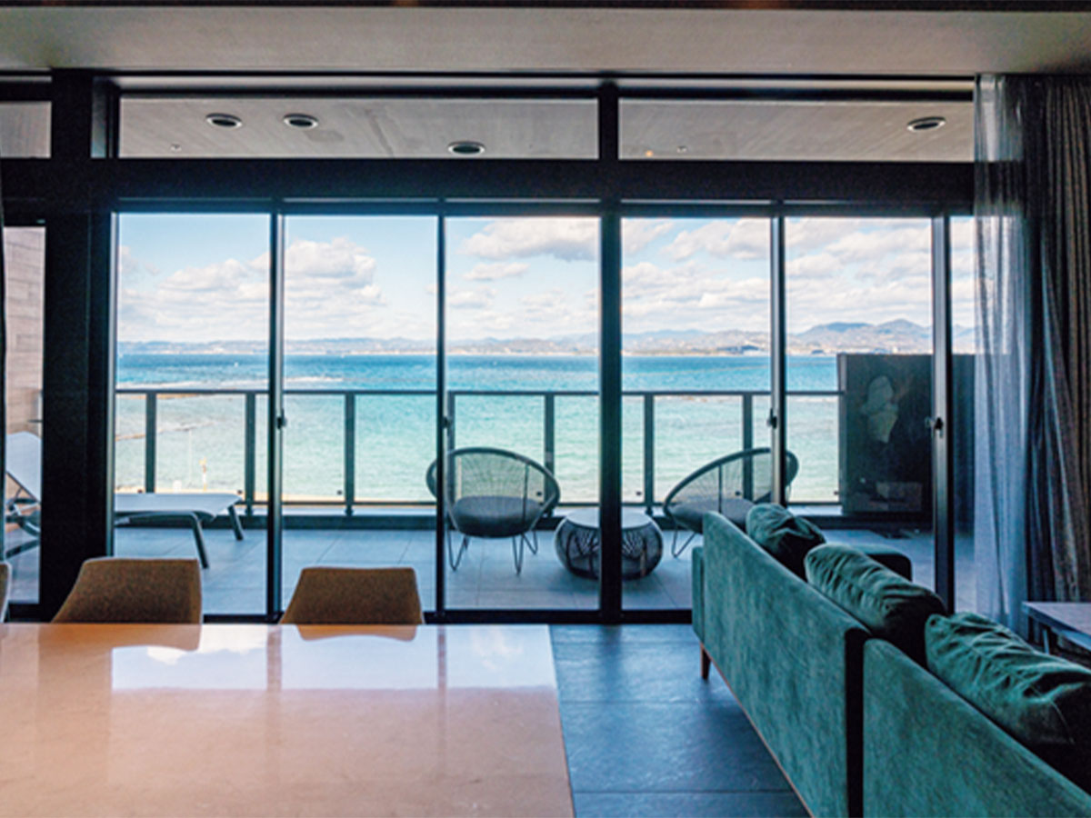 海を見渡せる部屋もある