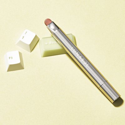 【失敗しないシェーディング】美容ライターも驚いた「自然な小顔化」が叶う名品とは？