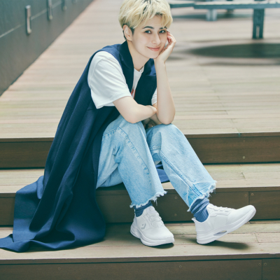 “手を使わず”一瞬で履ける！ 玄関でもたつかないコンバースの「スリットスライド」