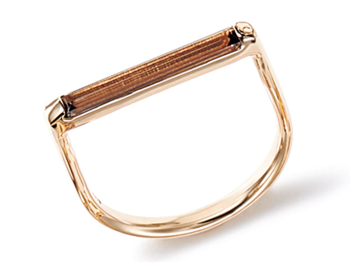 4℃のゴールドに長方形のスモーキークォーツが入ったリング