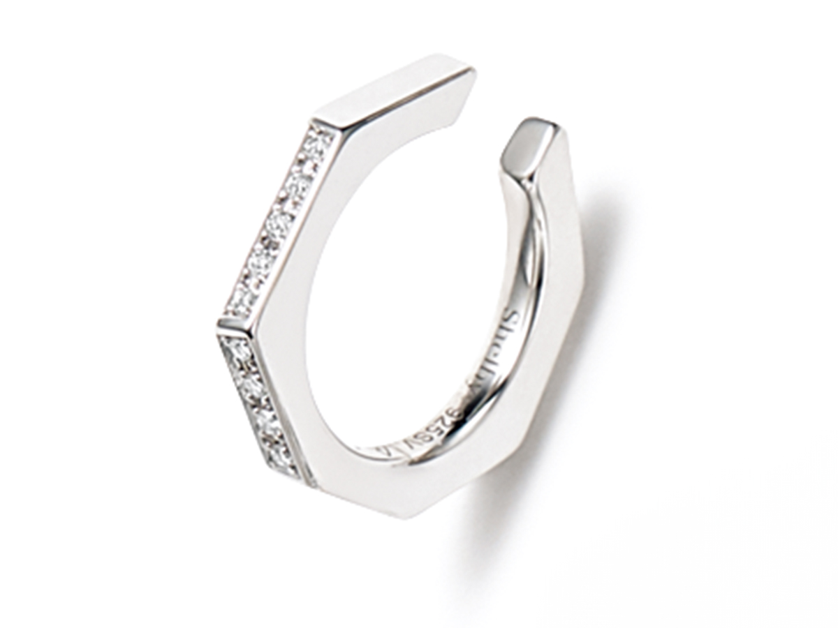 シェルビーのシルバーにダイヤ入りイヤーカフ