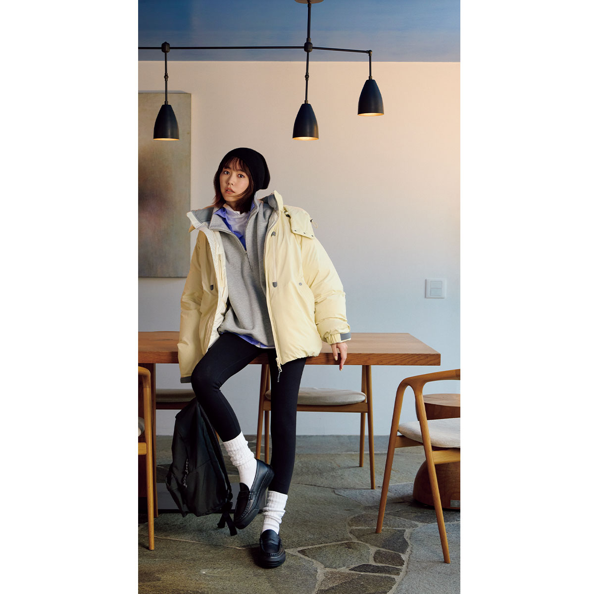 レギンスのご近所コーデもラフになりすぎないスニーカーローファーが優秀