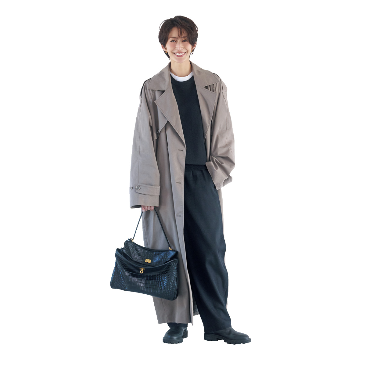 ブラックコーデにトレンチを羽織ってバレンシアガのクロコの型押しのロデオを持った神山まりあさん