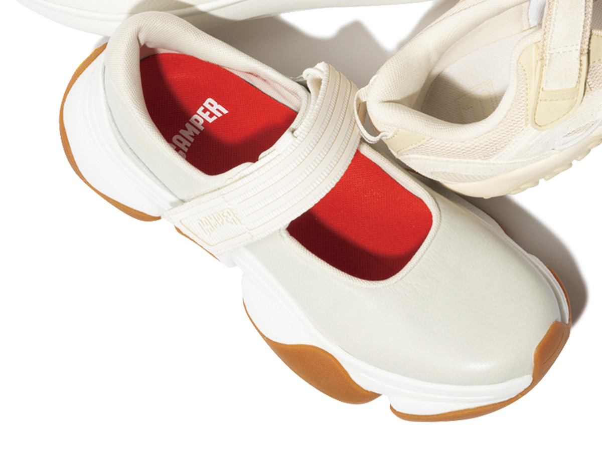 カンペールのメリージェーンタイプの白スニーカー