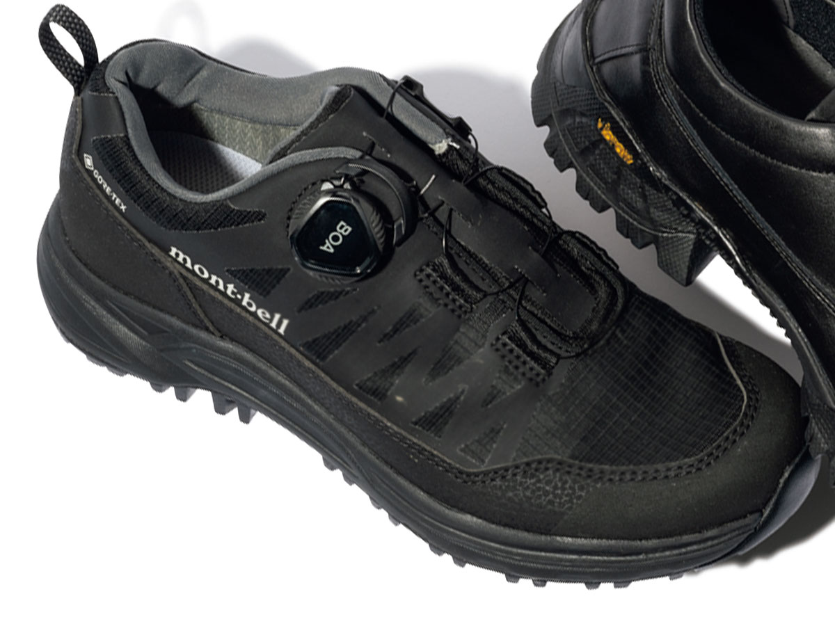 モンベルの黒スニーカー
