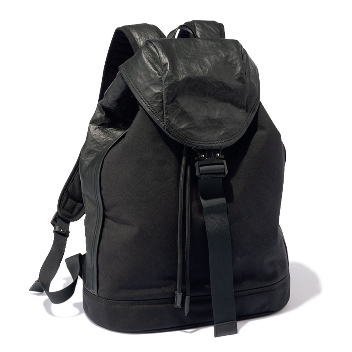 ATTITUの黒リュック