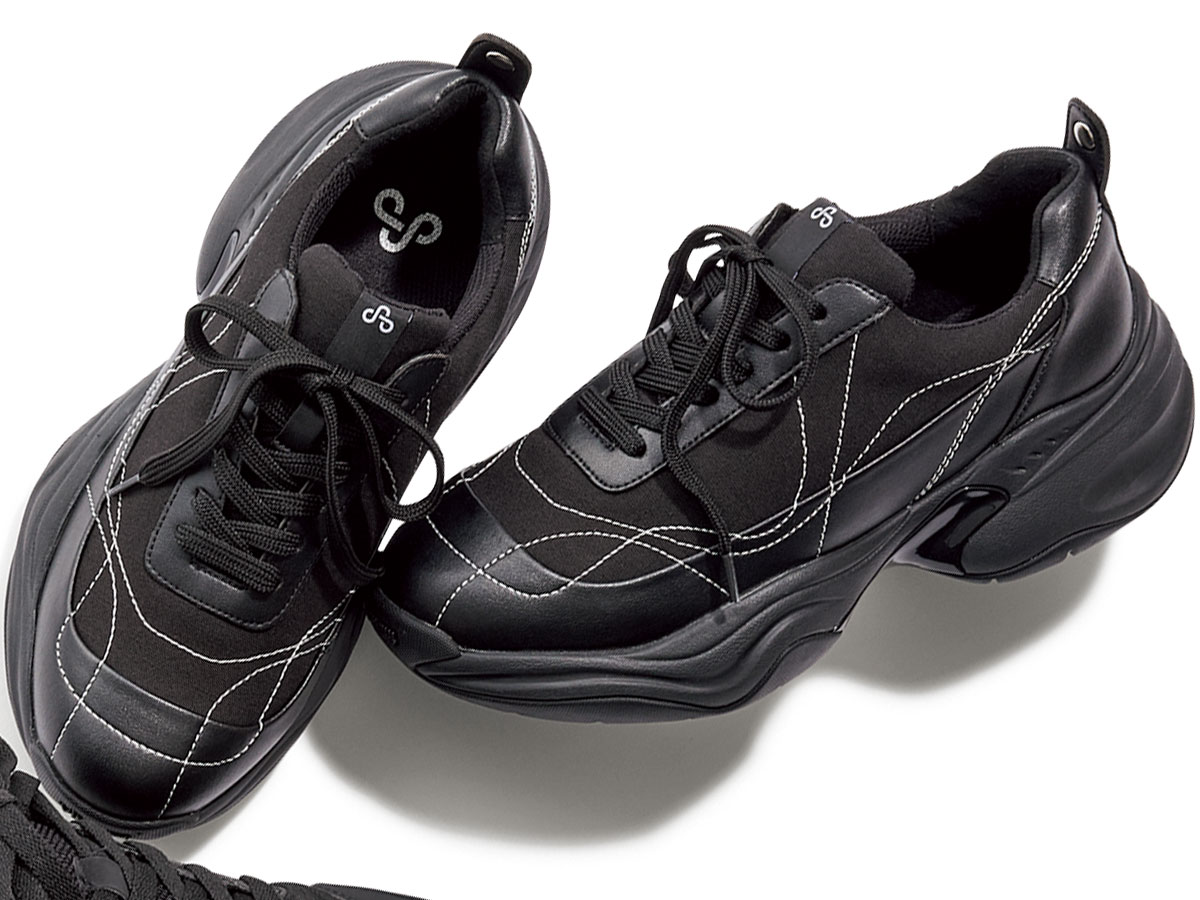 OAOの黒スニーカー