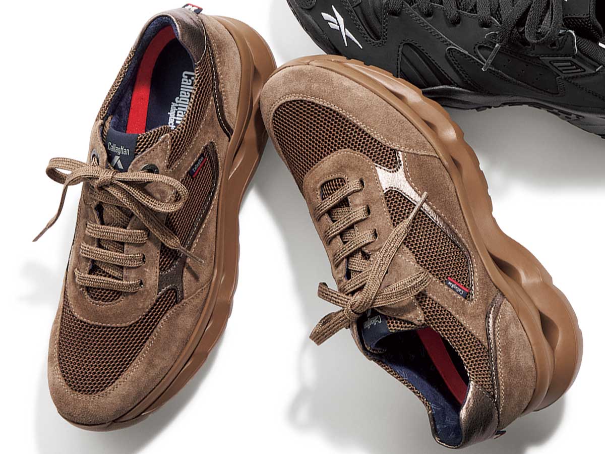 カラハンの茶色スニーカー