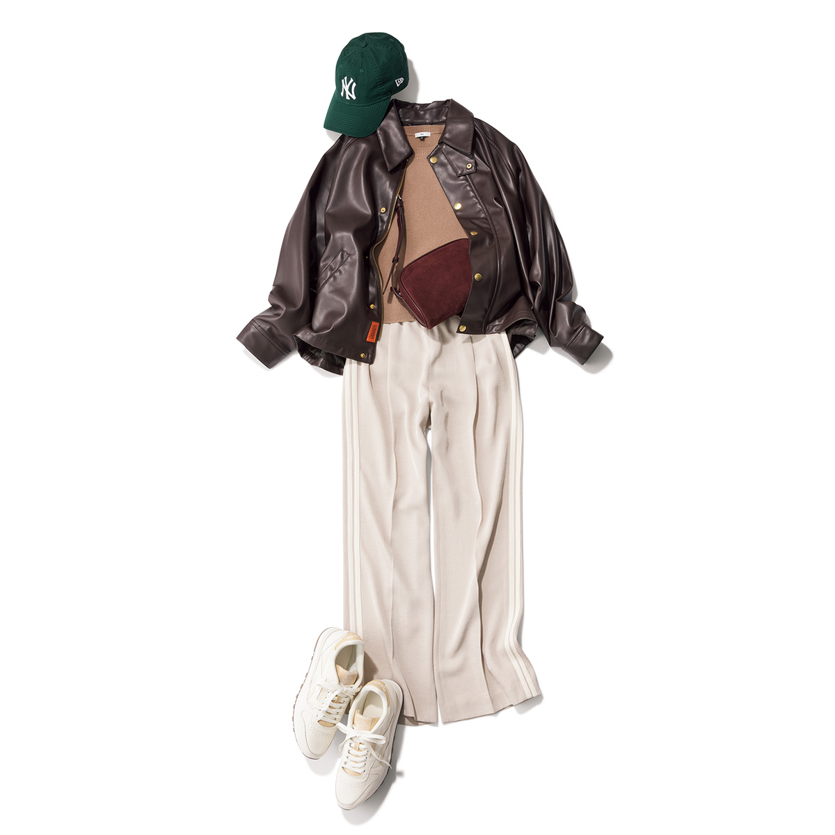 ベージュ〜ホワイトのまろやかトーンにブラウンのジャケットを効かせたコーデ