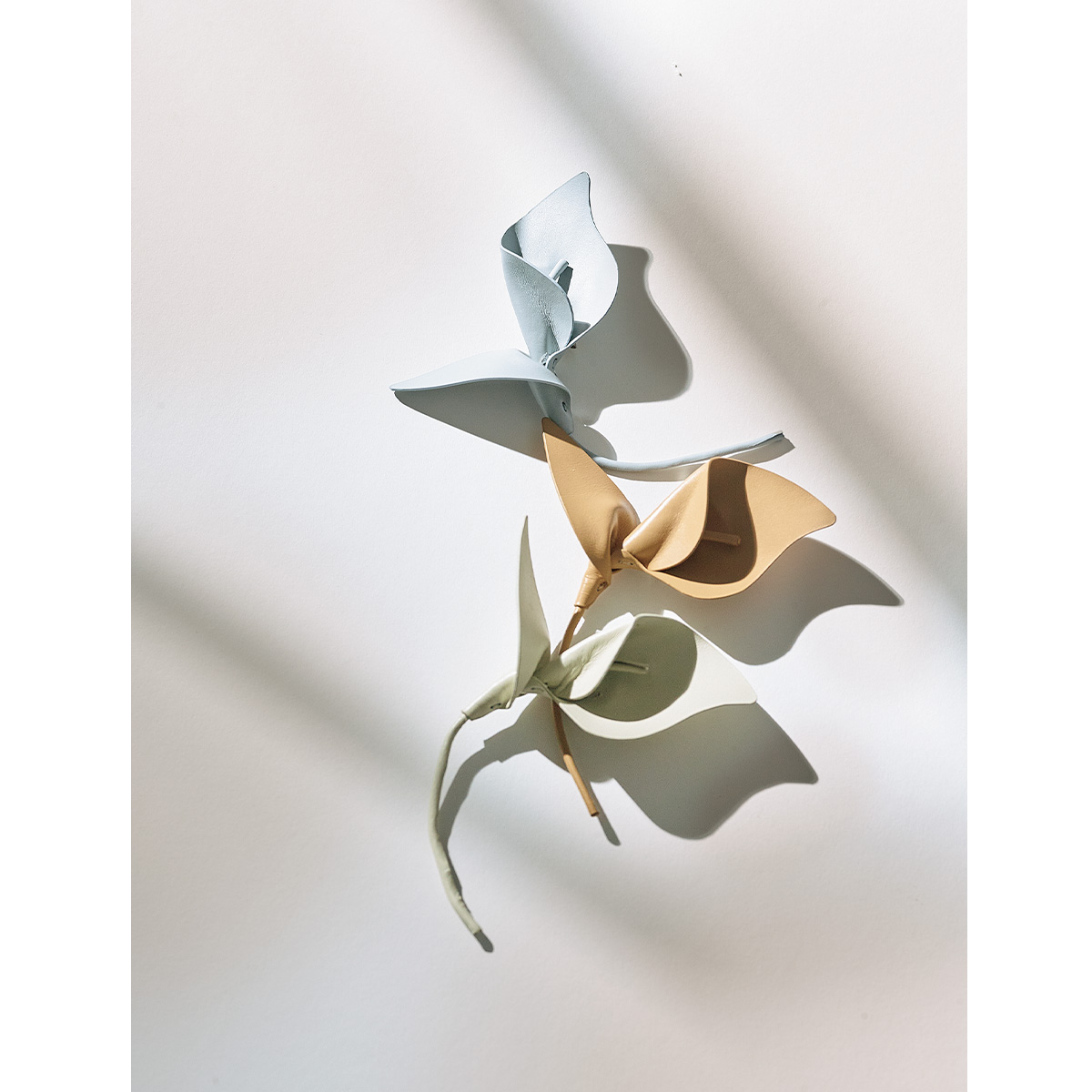 SANTÉ BY ETRÉTOKYOのレザーコサージュ