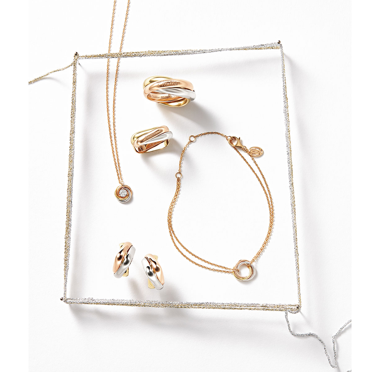カルティエのトリニティシリーズのリングとネックレスとブレスレットとイヤリング