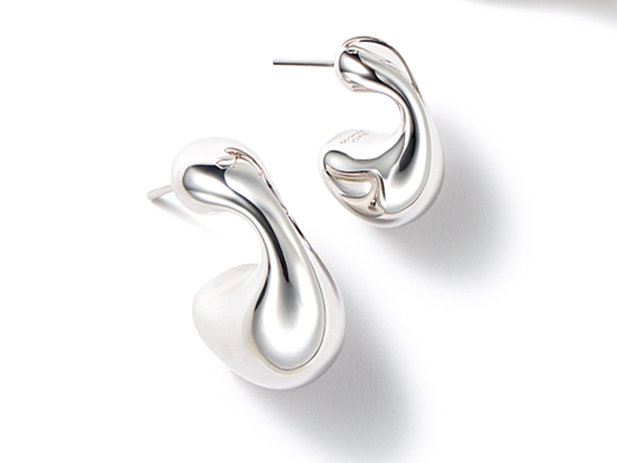 マリア ブラックのシルバーのシングルピアス