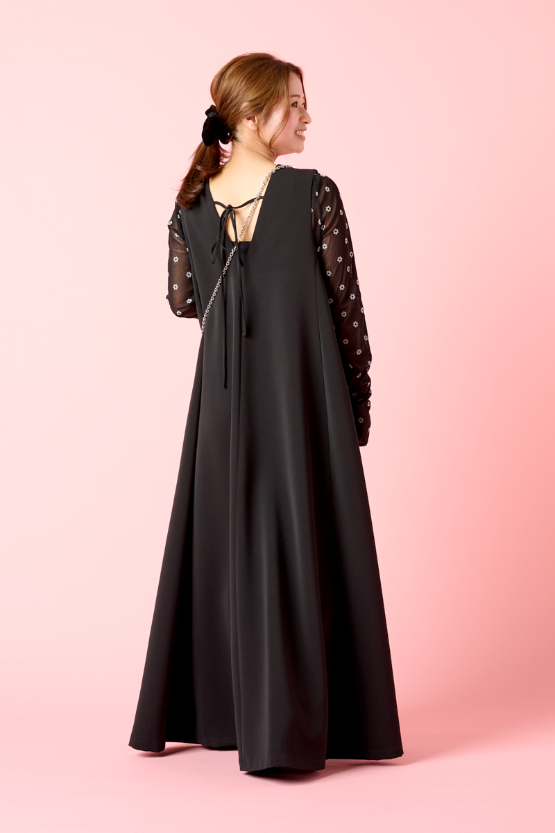 クラウドチームVERY小林千尋の[THREE SQUARE]Vネックフレアジャンパースカートコーデ