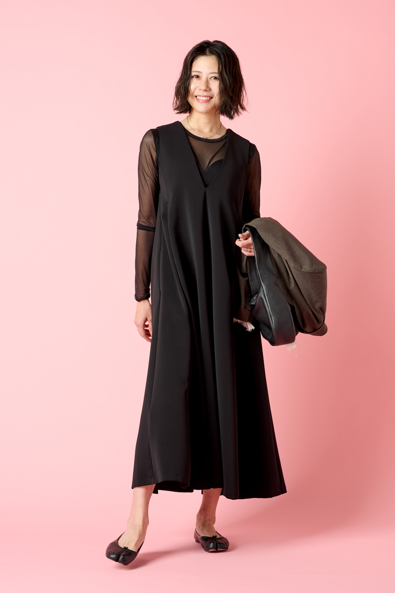 クラウドチームVERY田村まどかの[THREE SQUARE]Vネックフレアジャンパースカートコーデ