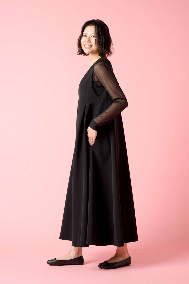 クラウドチームVERY田村まどかの[THREE SQUARE]Vネックフレアジャンパースカートコーデ