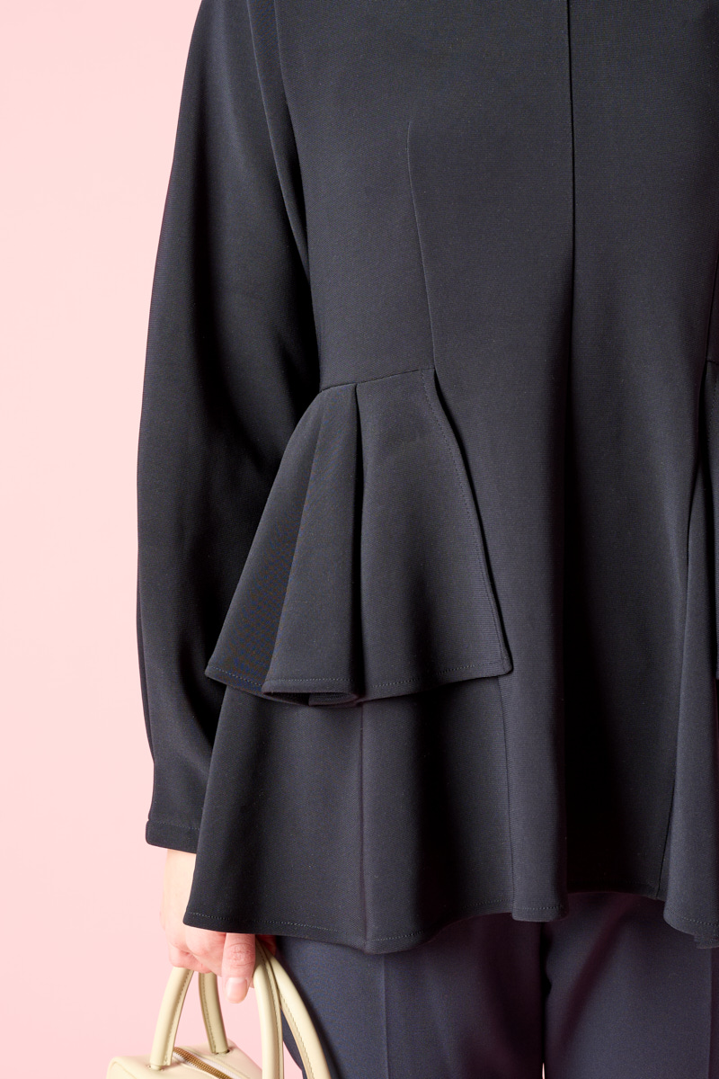 クラウドチームVERY加藤奈穂の卒入園・卒入学ネイビーブラウスコーデ