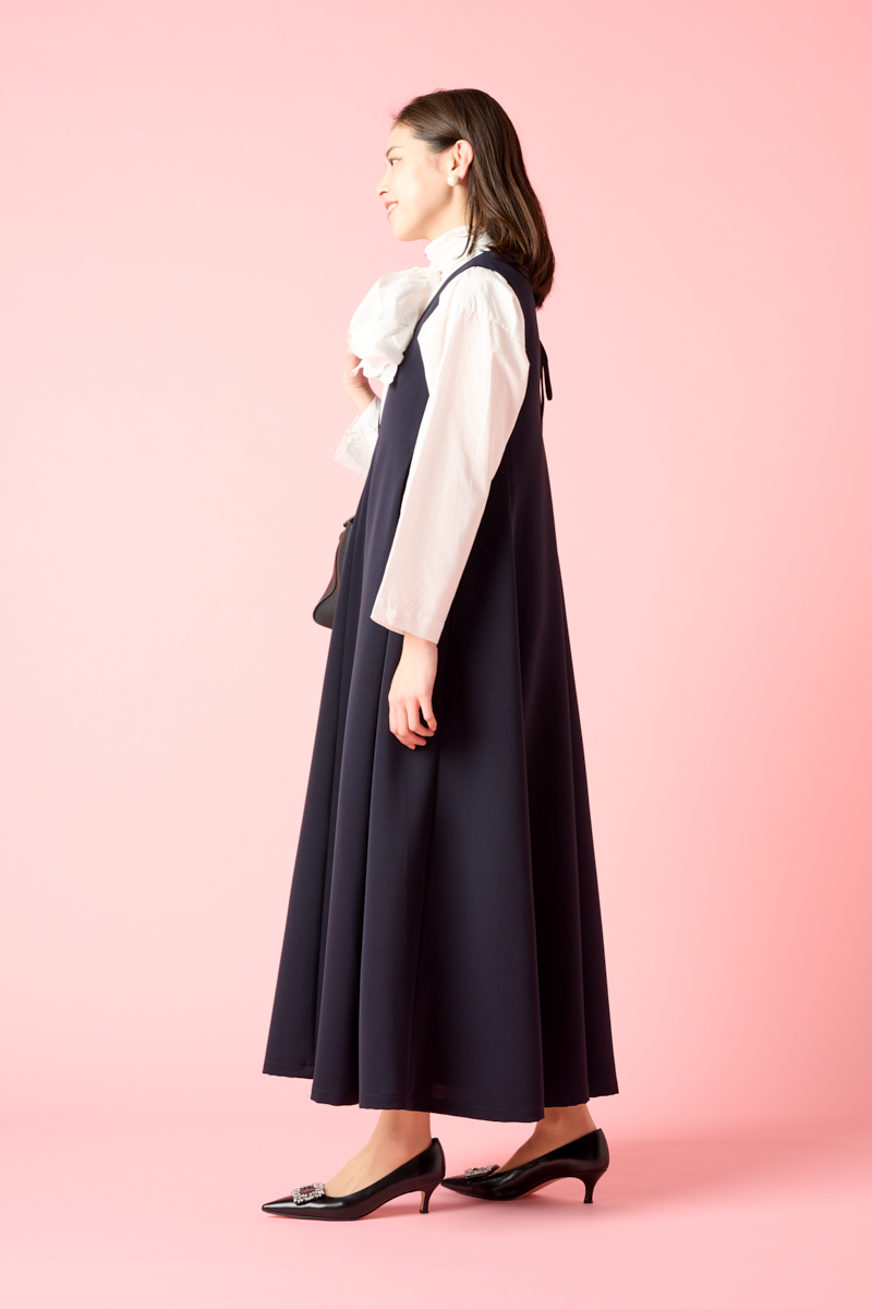 クラウドチームVERY加藤奈穂の[THREE SQUARE]Vネックフレアジャンパースカートコーデ