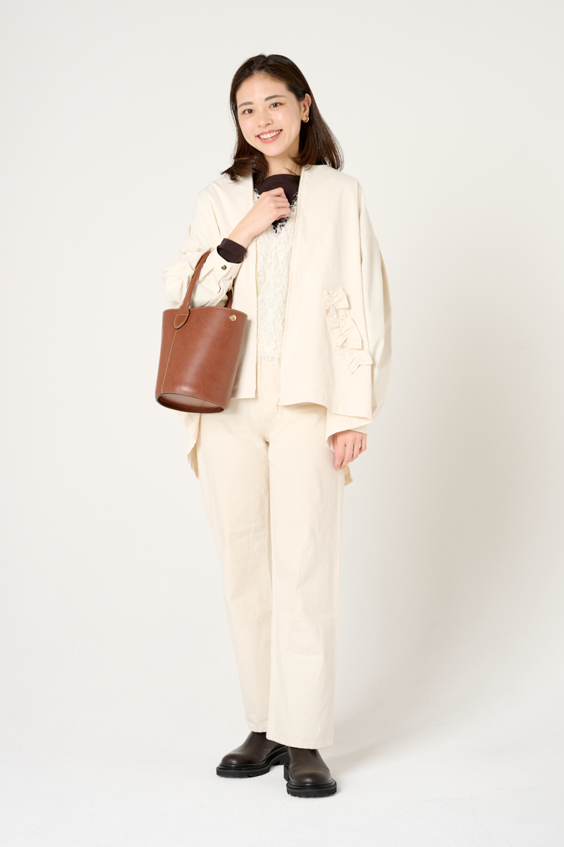 クラウドチームVERY加藤奈穂の[THREE SQUARE]バックフレアコートコーデ