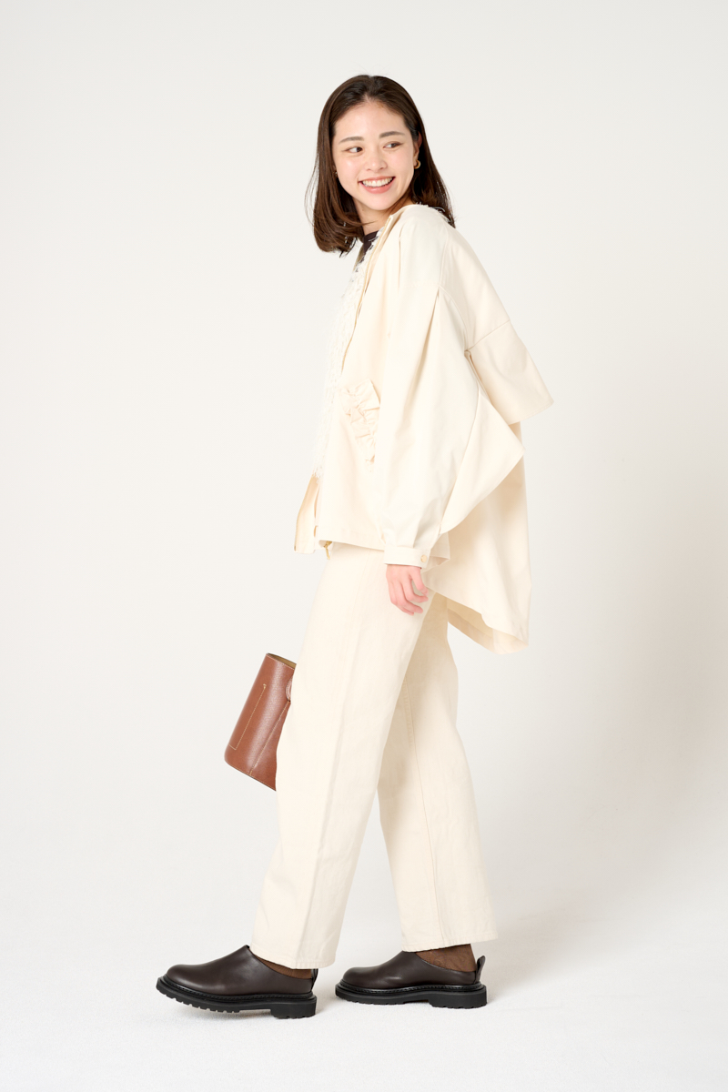 クラウドチームVERY加藤奈穂の[THREE SQUARE]バックフレアコートコーデ