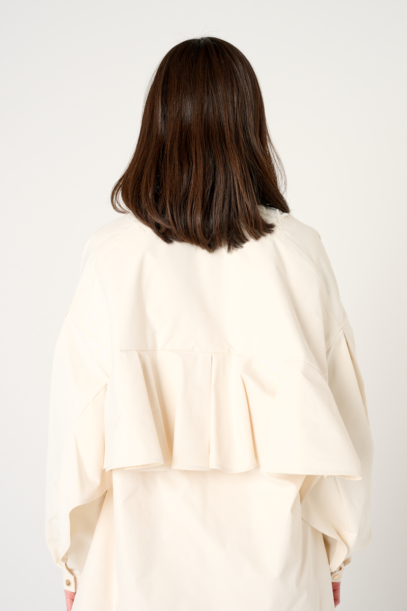 クラウドチームVERY加藤奈穂の[THREE SQUARE]バックフレアコートコーデ