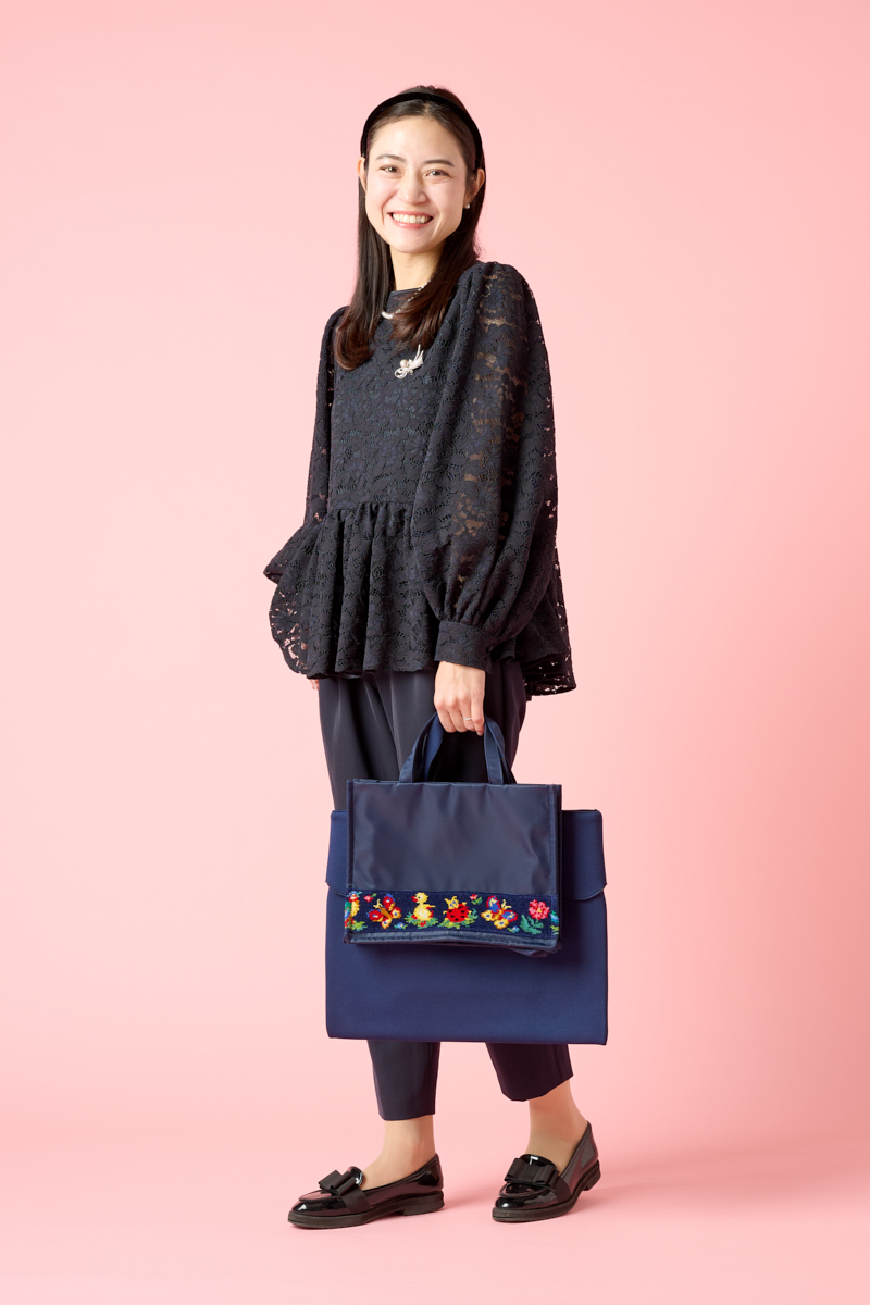 クラウドチームVERY酒井理央の卒入園・卒入学ネイビーブラウスコーデ