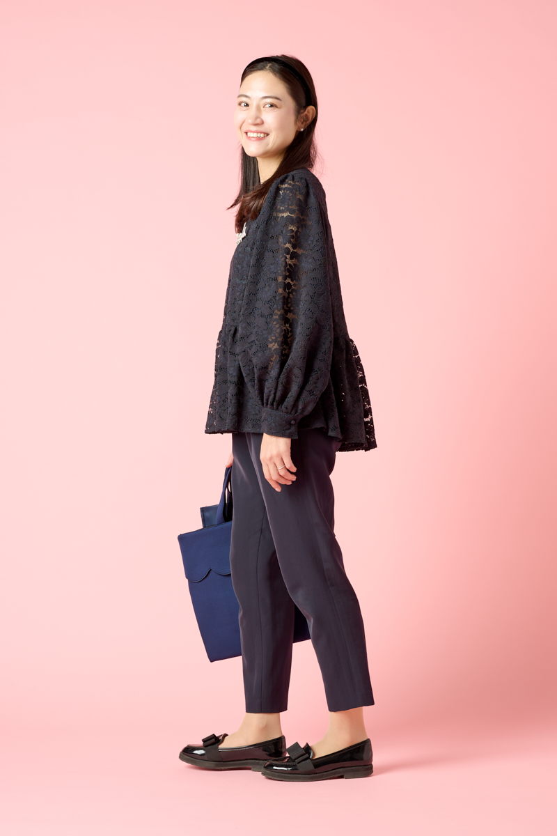 クラウドチームVERY酒井理央の[THREE SQUARE]ペプラムレースブラウスコーデ