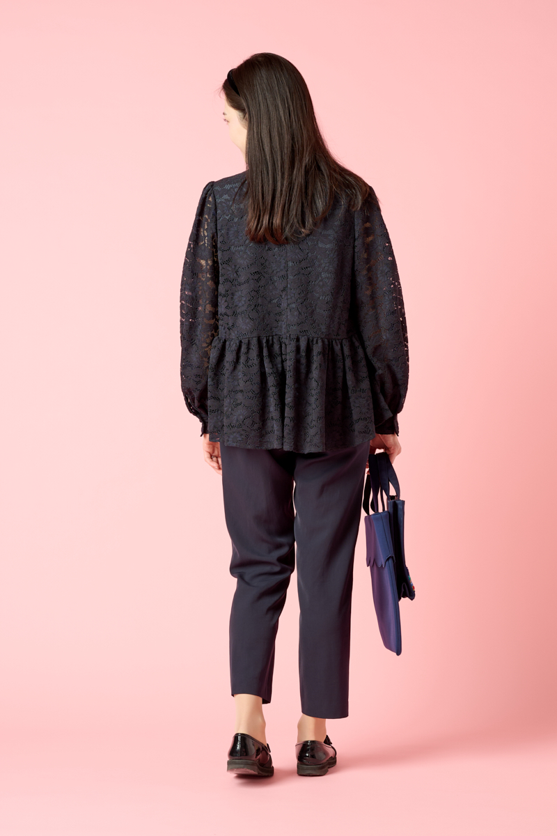 クラウドチームVERY酒井理央の卒入園・卒入学ネイビーブラウスコーデ